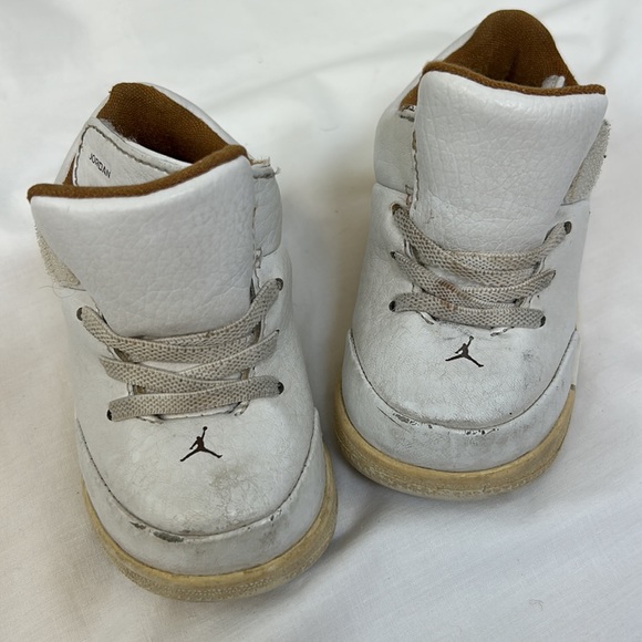 Nike Jordan Baby Toddler Gold & White Vintage Sneakers Size 5C - Picture 5 of 9